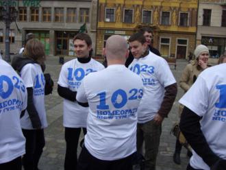 Kampania 10:23 na wroc�awskim rynku, luty 2011, samob�jstwo homeopatyczne sceptyk�w polskich
